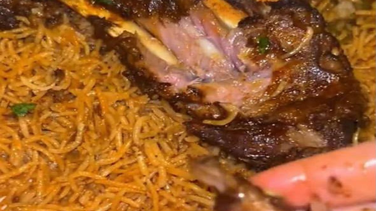 مطبخ مندي وحنيذ الخزمري — حنيذ ومندي في مكة